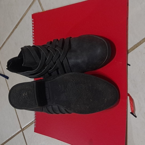 Booties - Picture 4 of 4